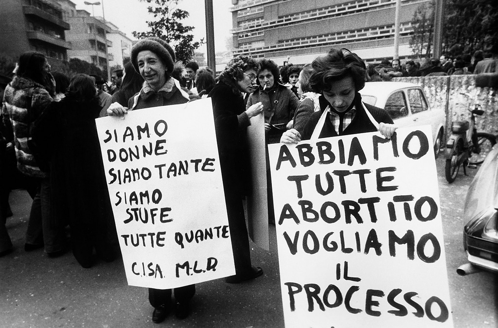 donne manifestazione fmminista anni 70 